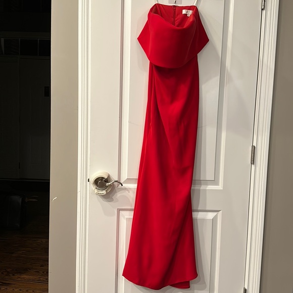 Red gown - Picture 4 of 8